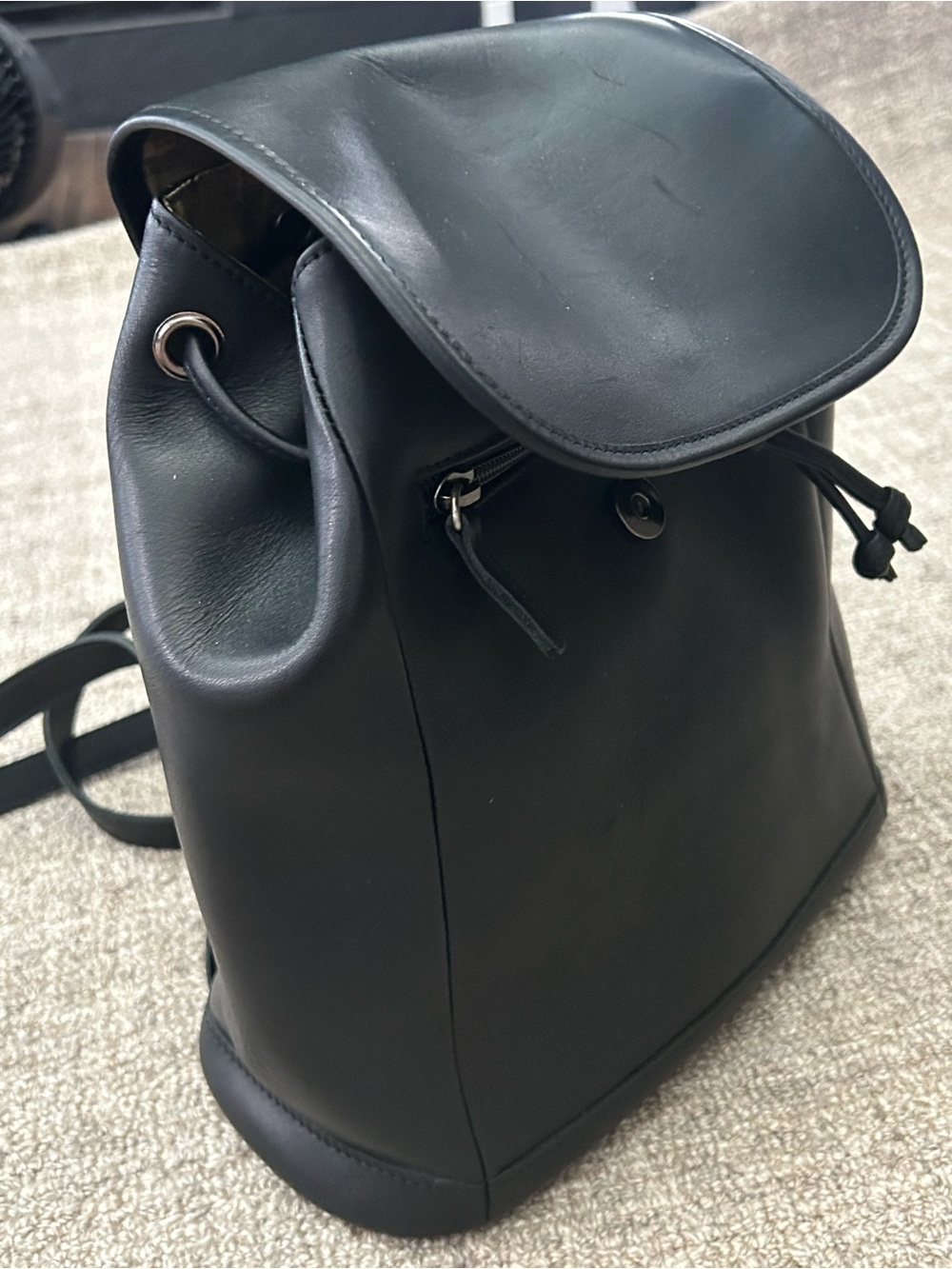 L.L. Bean Vintage Black Leather Backpack - Excellent Condition - Picture 4 of 7
